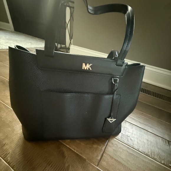 Michael Kors Meredith Medium Pebbled Leather Tote Bag - Picture 1 of 6